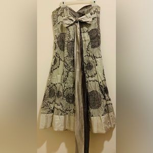 Odille strapless Gray floral midi dress size 4